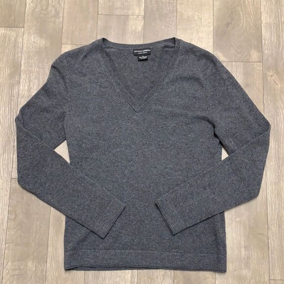 Womens Sutton Cashmere Modern Classics‎ V-Neck Lightweight Sweater - Picture 1 of 5